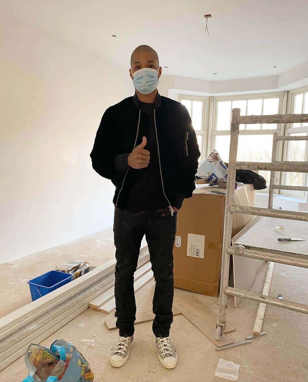 カルフィン・ヨン・ア・ピンのインスタグラム：「Ik ben de komende weken beschikbaar voor meetings in Nederland. Connect met me voor een eventuele samenwerking en/of investering」