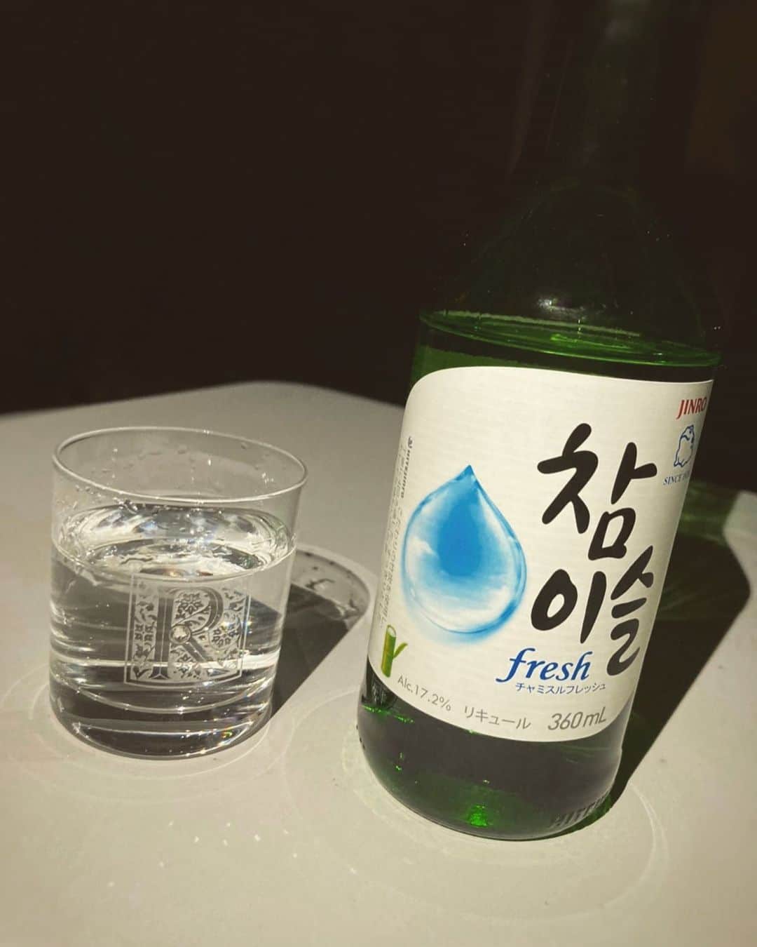 木村良平さんのインスタグラム写真 - (木村良平Instagram)「Netflixの『ザ・ゲスト』ってドラマにハマって、飲んでみたくなった。飲みやすすぎて怖い・・・！」1月3日 21時31分 - ryouhey_drunk