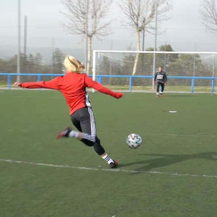 F2Freestylersのインスタグラム：「Throwback to January last year when @toniduggan done this! 😱🤯」
