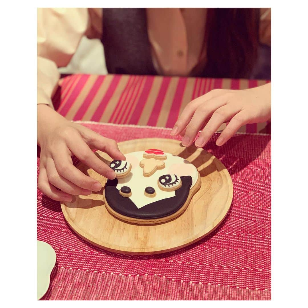 岡部麟さんのインスタグラム写真 - (岡部麟Instagram)「おだえりがくれた福笑いクッキー🍪👺やってみた〜＼(^^)／出来栄えは可もなく不可もなく...といったところですね...(笑)可愛いクッキーをありがとうおだえり🥰クッキーはこの後美味しくいただかれましたとさ  #福笑い #クッキー #deananddeluca」1月3日 21時35分 - beristagram_1107