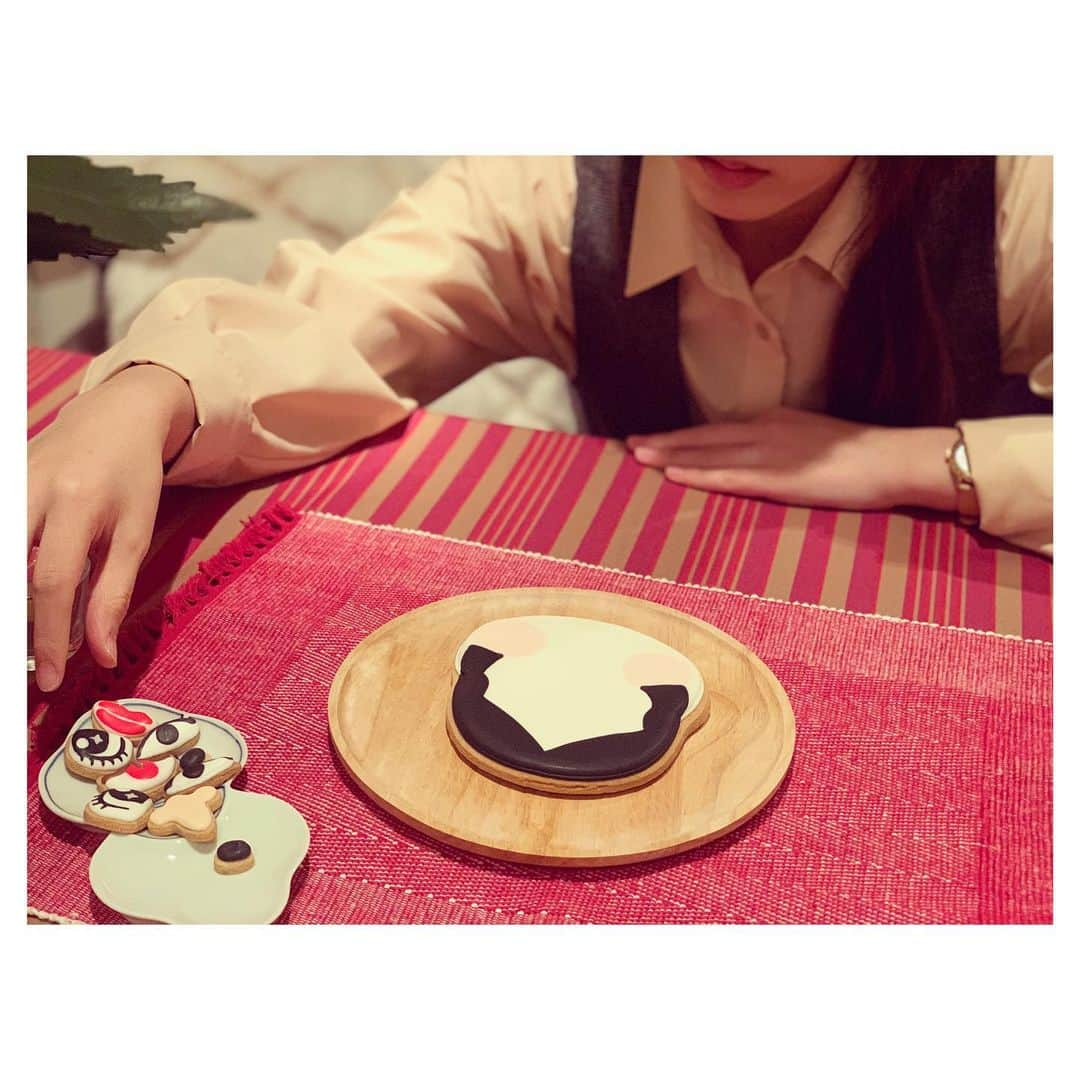 岡部麟さんのインスタグラム写真 - (岡部麟Instagram)「おだえりがくれた福笑いクッキー🍪👺やってみた〜＼(^^)／出来栄えは可もなく不可もなく...といったところですね...(笑)可愛いクッキーをありがとうおだえり🥰クッキーはこの後美味しくいただかれましたとさ  #福笑い #クッキー #deananddeluca」1月3日 21時35分 - beristagram_1107