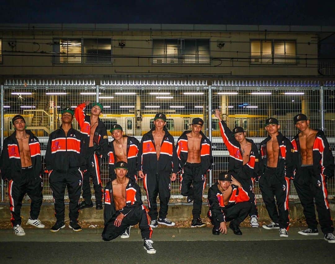 のインスタグラム：「@fullcastraiserz   official  uniform  #ktr #krump #gotoktr #fullcastraiserz #raiserz #dリーグ #dleague #dance #dancer #blackiiimurai #japan #2021」