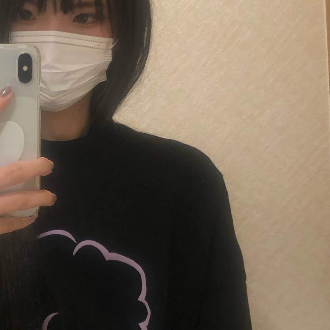 中野みやびのインスタグラム：「ボブに見える🙃  #bob #hair #ヘアースタイル #ヘアー #スウェット #sweat #黒 #sweat #お気に入り #韓国 #ノーマルカメラ #ノーマル #camera #中野みやび #みやび」