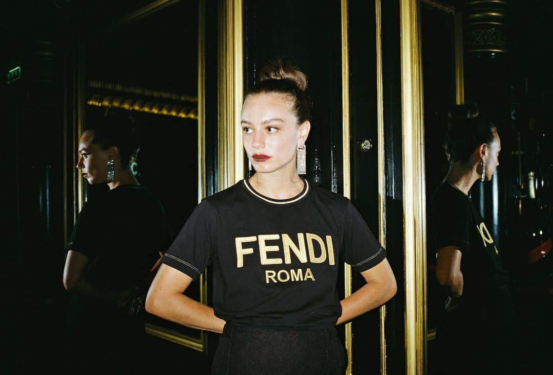 Fendiさんのインスタグラム写真 - (FendiInstagram)「#FendiGifts: treat yourself to what you really wanted — last chance to snap up those #FendiHoliday styles you’ve had your eyes on.」1月3日 22時00分 - fendi