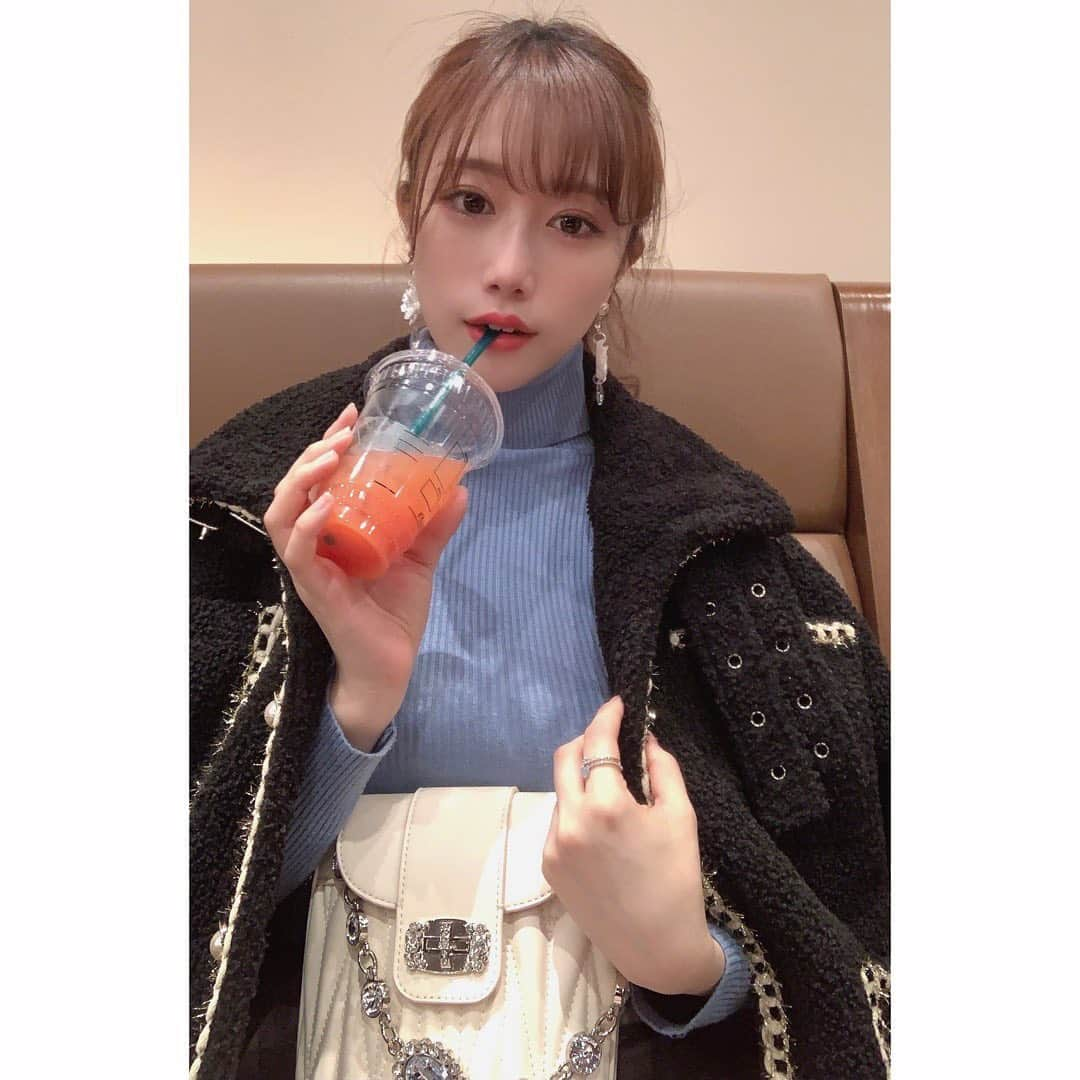 小湊優香さんのインスタグラム写真 - (小湊優香Instagram)「美味しすぎて震えたよね。(２枚目参照)   #自撮り下手か #周りの人に変な目で見られた」1月3日 22時13分 - y.miranic