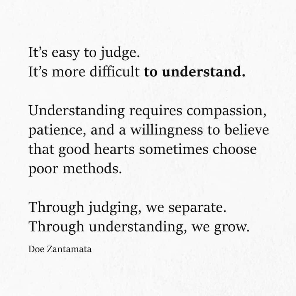 ドウツェン・クロースさんのインスタグラム写真 - (ドウツェン・クロースInstagram)「Understanding requires compassion, patience, and a willingness to believe that good hearts sometimes choose poor methods. Through judging, we separate. Through understanding, we GROW. ~ Doe Zantamata. ❤️💫」1月3日 22時16分 - doutzen