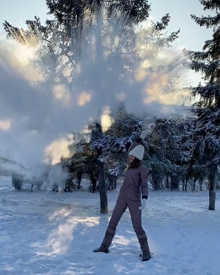 ヴラダ・ロスリャコヴァのインスタグラム：「Siberian amusement. -36*C #дубакчеллендж」