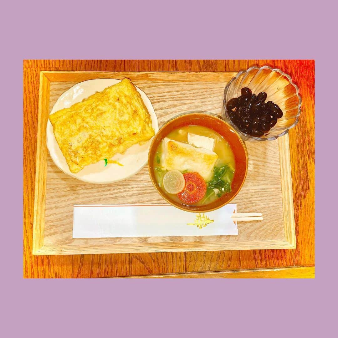 福島雪菜のインスタグラム：「今日の晩ごはん( ˶˙ᵕ˙˶ ) * ✧お雑煮 ✧だし巻き玉子 ✧黒豆 * * #手料理❤️ #おうちごはん」
