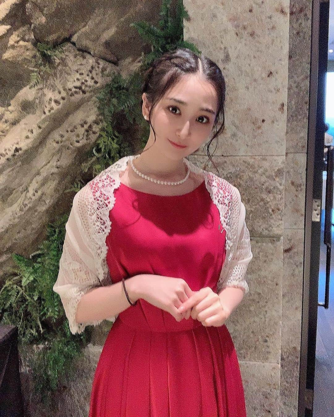 小磯陽香さんのインスタグラム写真 - (小磯陽香Instagram)「. 今日はおねぇちゃんの結婚披露宴でした🥰💓 素敵だったなぁぁ🥺 アメリカ戻っちゃうの寂しいけど、2人で素敵な家庭を築いてください✨  本当におめでとう🎉🎊」1月3日 22時29分 - haruka._.koiso