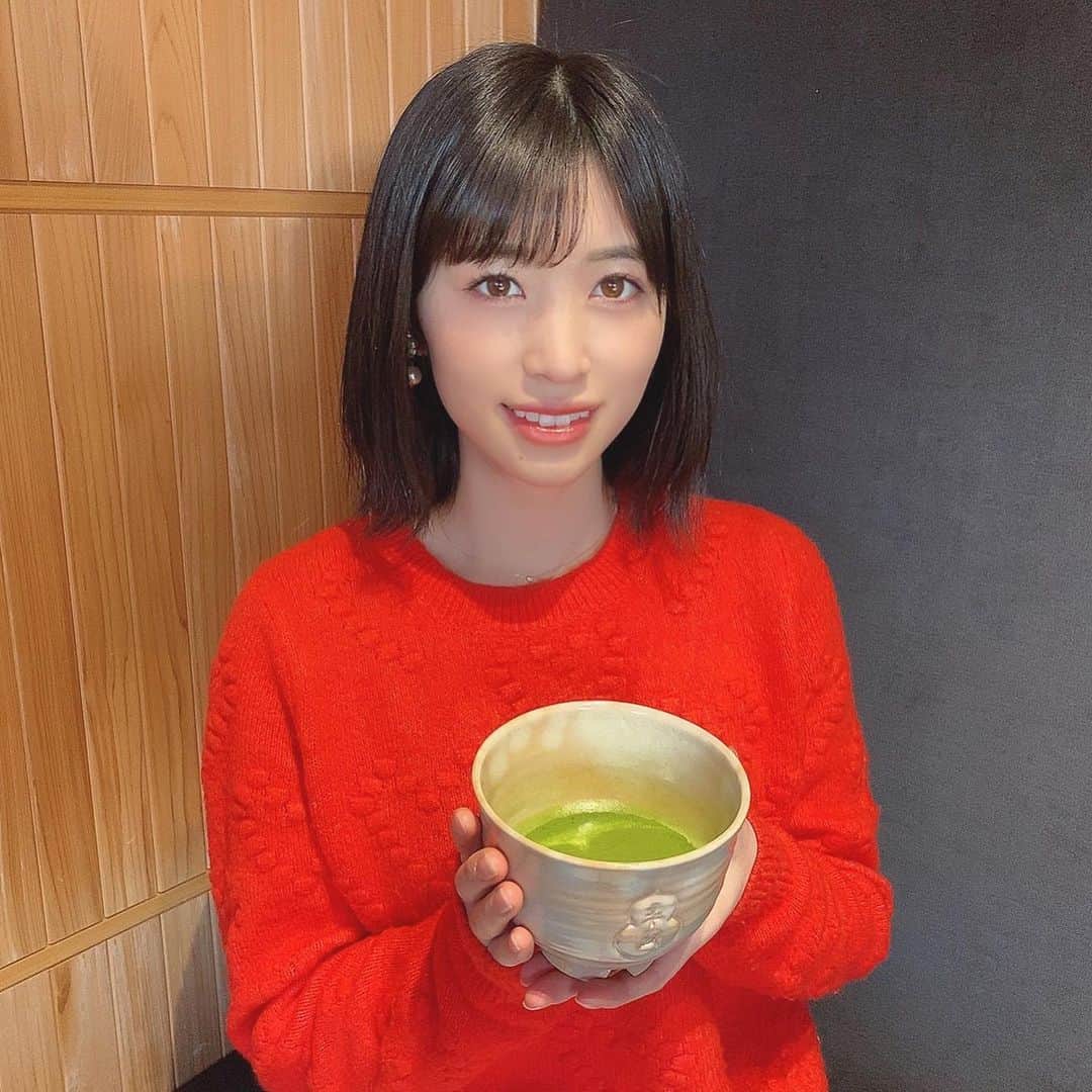 仙石みなみのインスタグラム：「. 🐮 今年の干支は辛丑(かのとうし)らしいです☺︎ お抹茶が染みる〜 . #2021 #happynewyear #新年 #あけおめ #丑年 #干支 #抹茶」