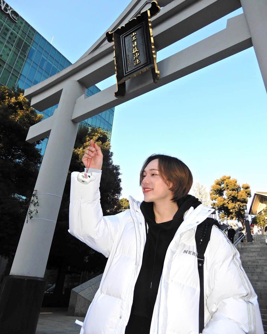 のインスタグラム：「本日初詣に行ってまいりました⛩✨﻿ ﻿ おみくじも大吉出たし今年の出だしは最高です❣️﻿ ﻿ 行きたかったゆしまホールにも行けて満足🥺✨﻿ ﻿ いつもお世話になってる方々をはじめ応援してくださってる皆さまどうか本年もよろしくお願い致します🙇‍♂️﻿ ﻿ では今日もいい夜を🌉﻿ ﻿」