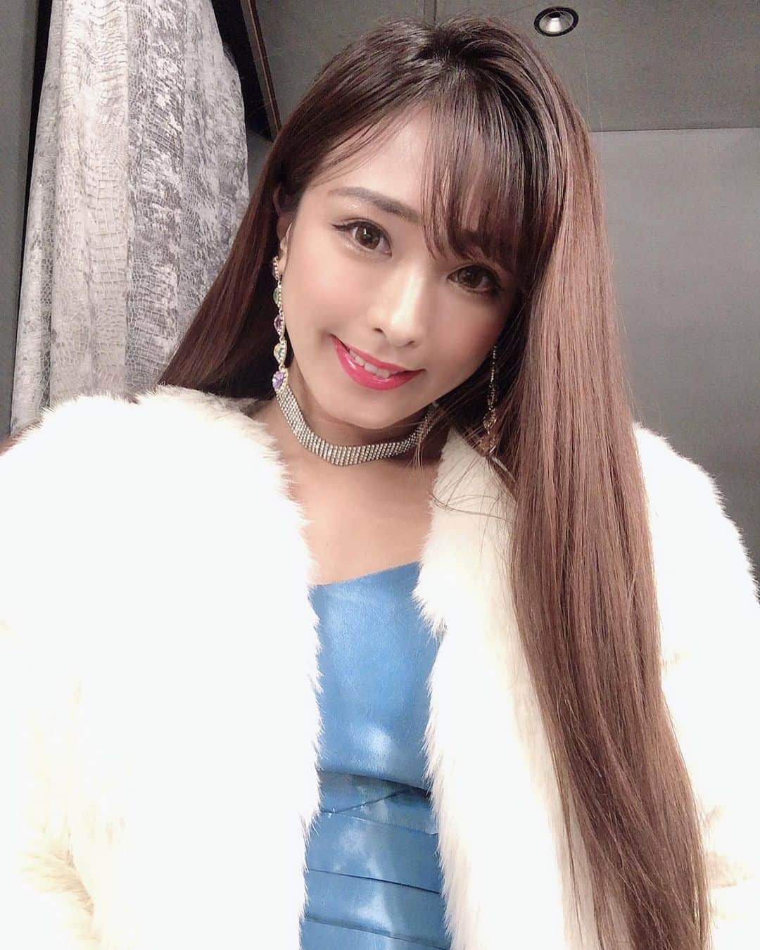 のインスタグラム：「本日のセットリスト🍾  You Raise me up Bang Bang Show me Bravery infatuation fate Last White Love Be One Heart I wish your Dreams come true  でした💖👸🏻  なかなか盛り沢山で、最初は20分メドレーでぶっ通しで歌い続けたよ😊✨✨  今年はよりエンタメなライブにしたいな❤️🥺✨  次のライブは、1/11💃💃💃  待ってるよ✨  1月11日 open 17:00 Start 18:00 会場　BERONICA チケット🎫5,000 (お料理、ドリンク付き)  チケットサイトはこちら💁🏻‍♀️ t.livepocket.jp/e/m-m_y  #Fujiko#dress#アーティスト#エンタメ#Dance#シンガーソングライター#歌手」
