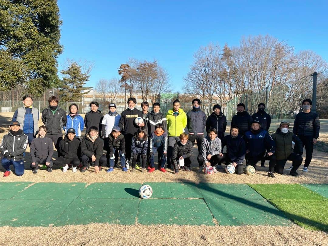 加藤順大のインスタグラム：「あけましておめでとうございます。 新春恒例！！第3回加藤順大フットゴルフ大会！！ 初蹴りがフットゴルフになって3年！！ 毎年人数が増えてきて、各方面からフットゴルフをしてみたいとオファーがたくさんです💪 フットゴルフを広めようの会、会長としては嬉しい限りです🙇‍♂️ 今年はフットゴルフツアー、フットゴルフワールドカップ日本代表目指して頑張りたいと思います！！ 皆さん、応援よろしくお願いします。 今年の新春初蹴り加藤順大フットゴルフに参加していただきありがとうございました！！ 今年はフットゴルフのイベントも各地で開催していくのでよろしくお願いします！！ #ナカマー #フットゴルフ #フットゴルフを広めようの会」