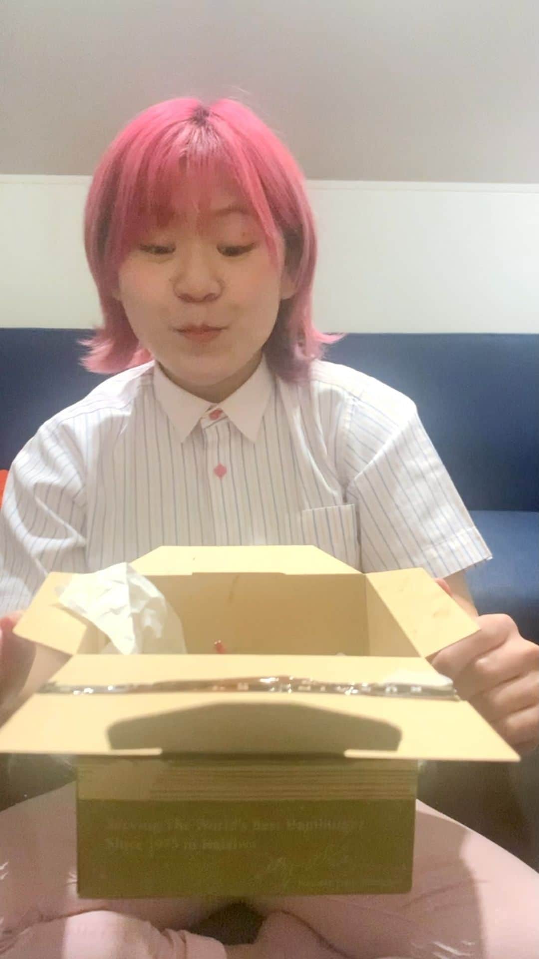 かわなみchoy?のインスタグラム：「choy?の大好物のハンバーガー！食べたら美味しすぎてcritical hit🎉🎉 #クリティカルヒット #Everybody」