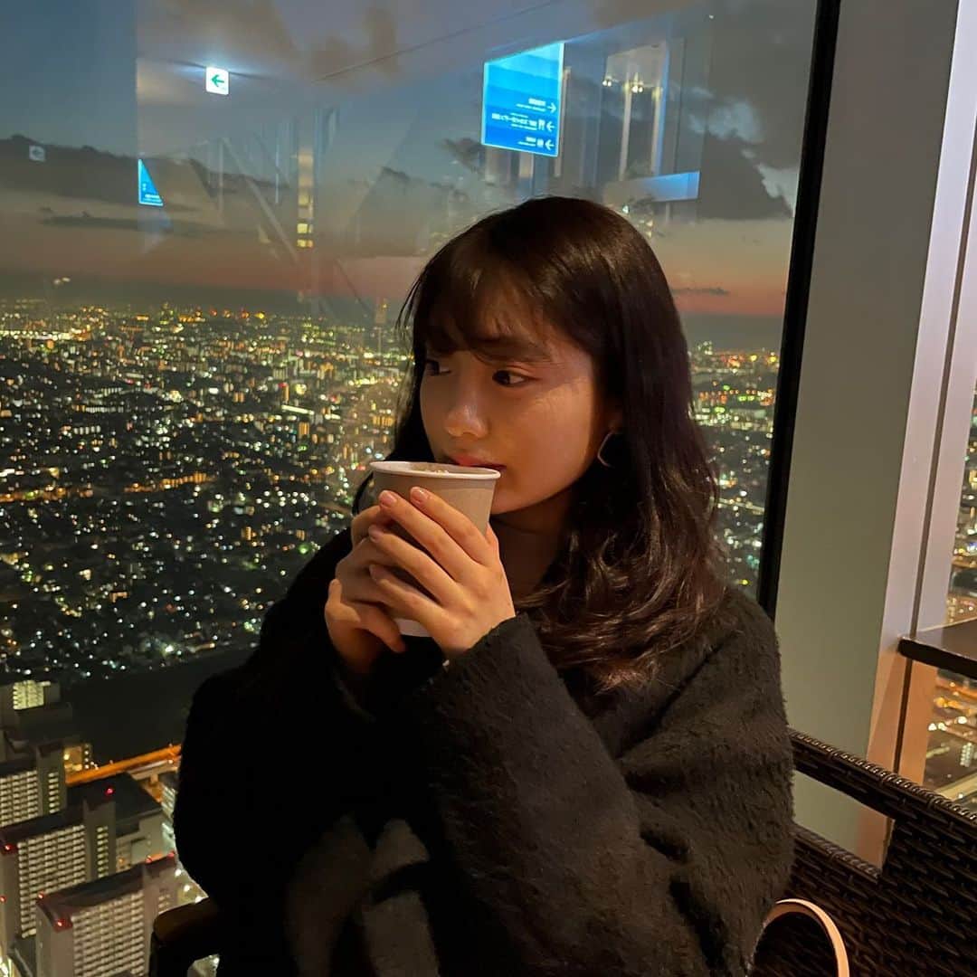 manacaのインスタグラム：「2021年もひとつひとつの出会いを大切に 失敗を恐れず突き進むぞー！ 皆でhappyな1年にしましょう😘💐」