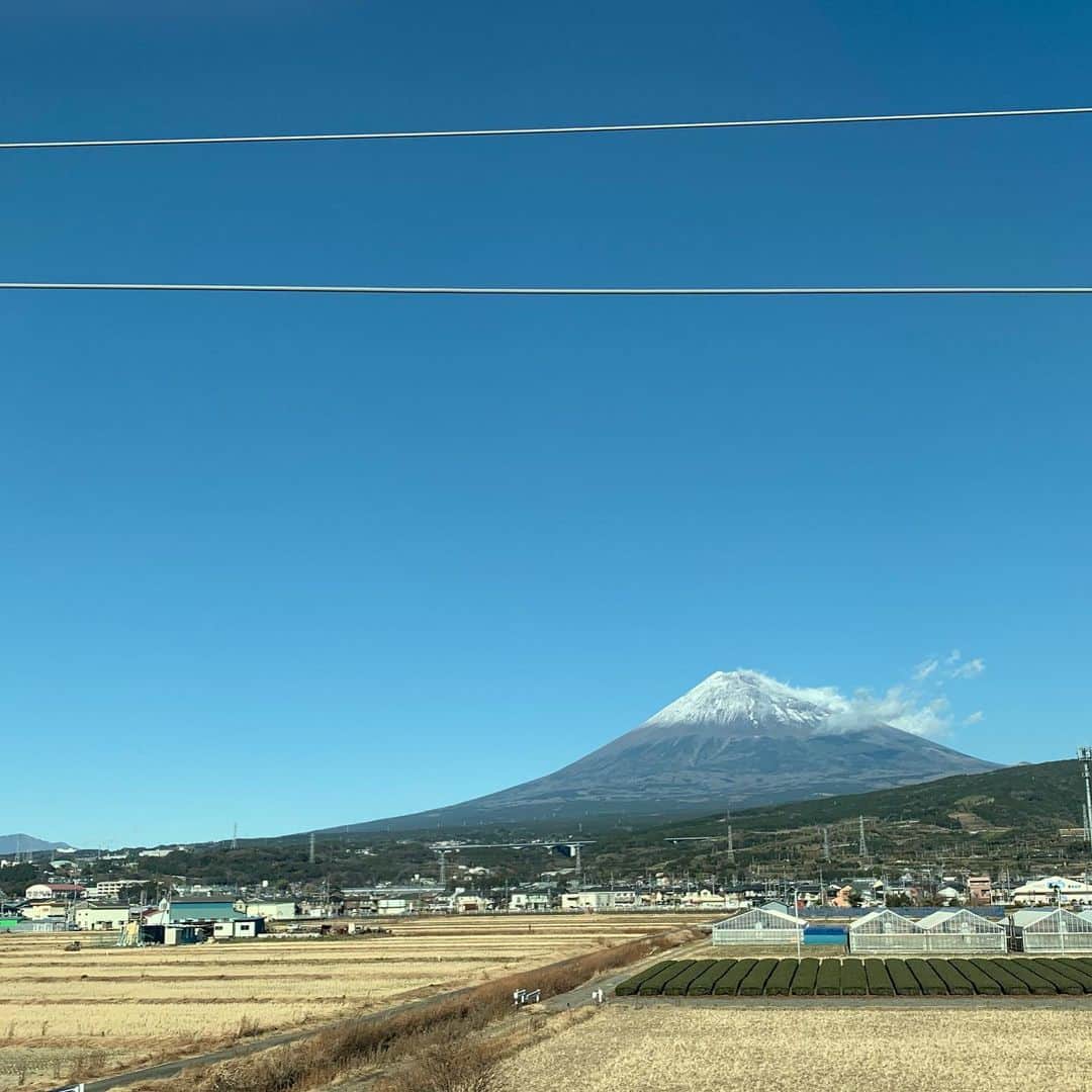 丹羽麻由美さんのインスタグラム写真 - (丹羽麻由美Instagram)「2021年1月3日🎍  My favorite things①  富士山を眺めること。  どこからでも、富士山が見えると突然テンションが爆上がりします🗻  神々しい感じ。  特に冬の富士山って、パワーがすごい気が。  #富士山 #mountfuji  #日本一 #japan #nofilter #過去のpic #myfavoritethings」1月3日 22時49分 - mayumi912