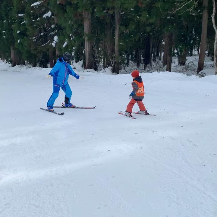 新原愛加のインスタグラム：「⛷ . . . #カンタ成長記録 #スキー #5歳 #5歳男の子 #男の子ママ」