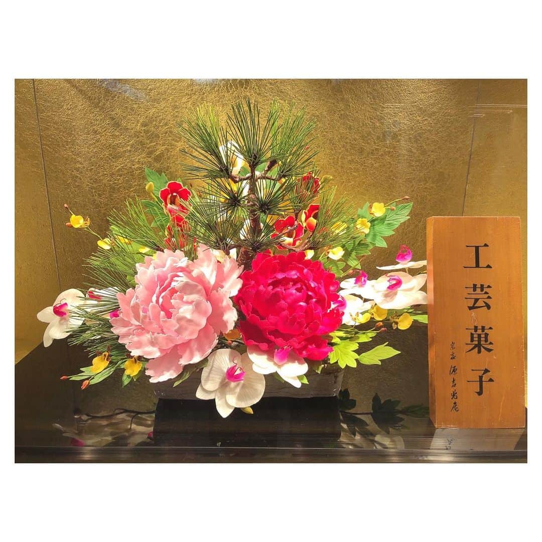 理絵さんのインスタグラム写真 - (理絵Instagram)「キレイなお花💗って近づいて見たらお菓子だってコレ❕  #工芸菓子 #お菓子 #flowers #花 #꽃 #fiore #japan #tokyo #和菓子」1月3日 22時53分 - ____rie____