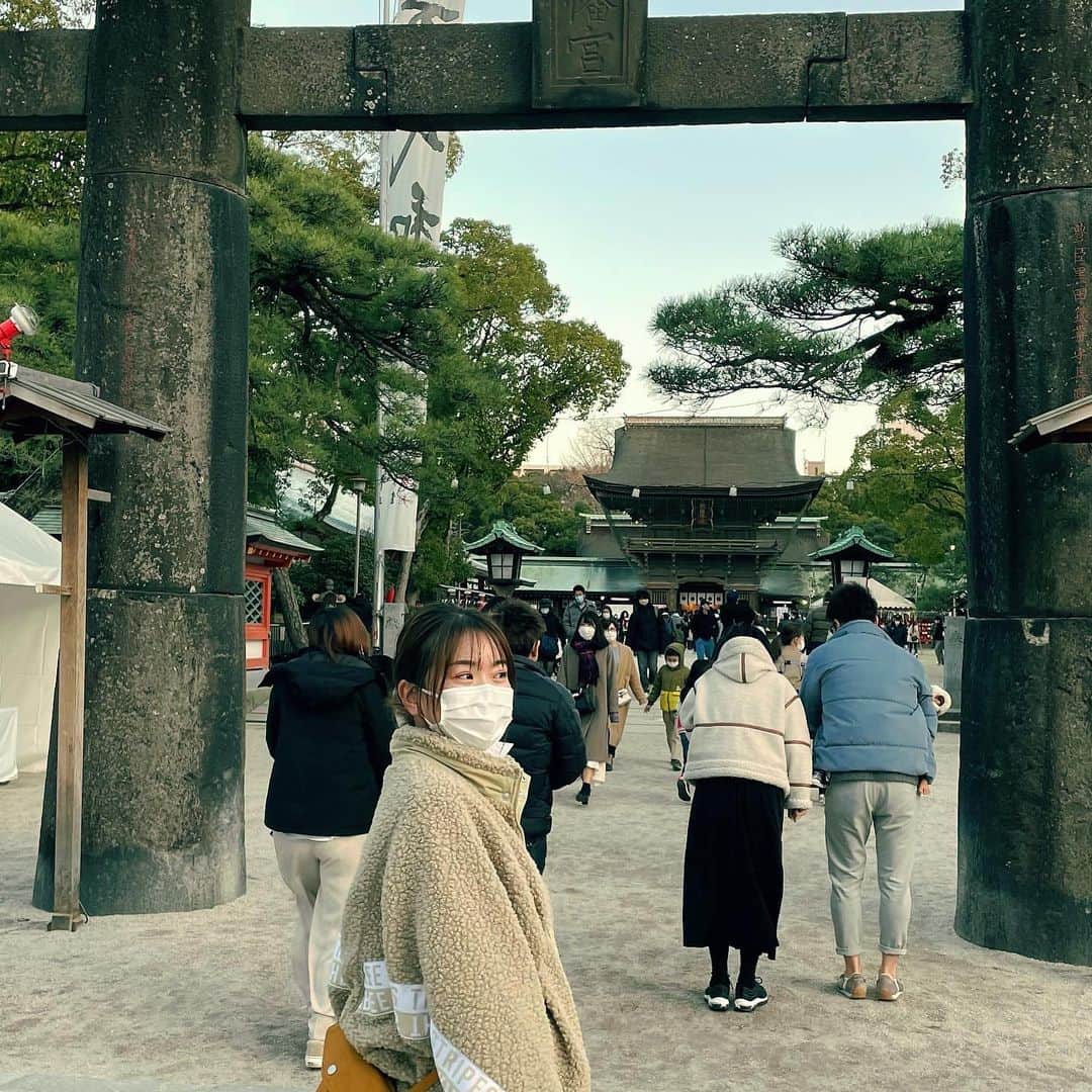井上沙紀のインスタグラム：「あけましておめでとう御座います🎍 初詣⛩ #2021 #初詣 #福岡 #筥崎宮  #必勝祈願」