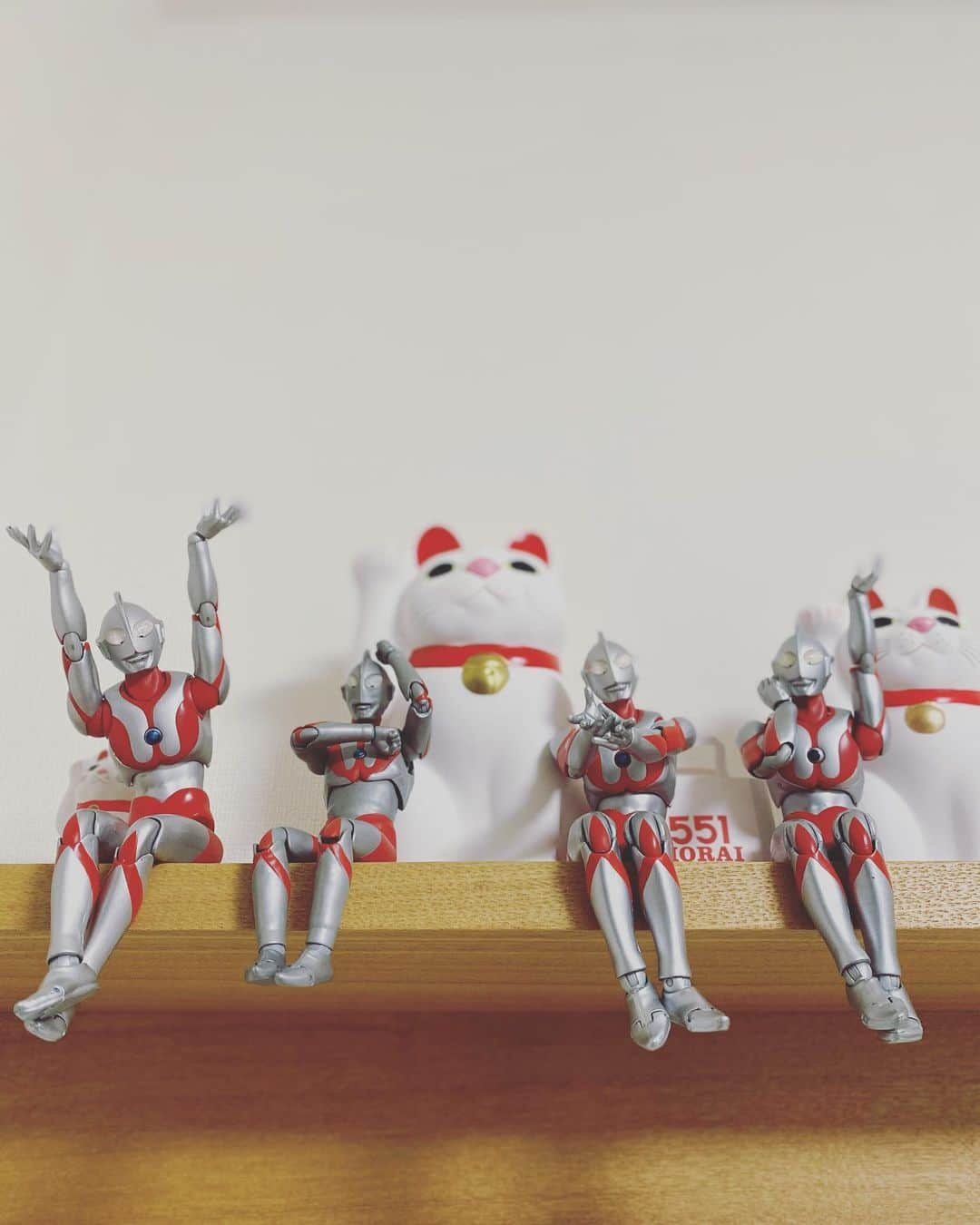 緒月遠麻のインスタグラム：「☺︎ 2021 ウルトラよろしく。  #うちのウルトラマン」