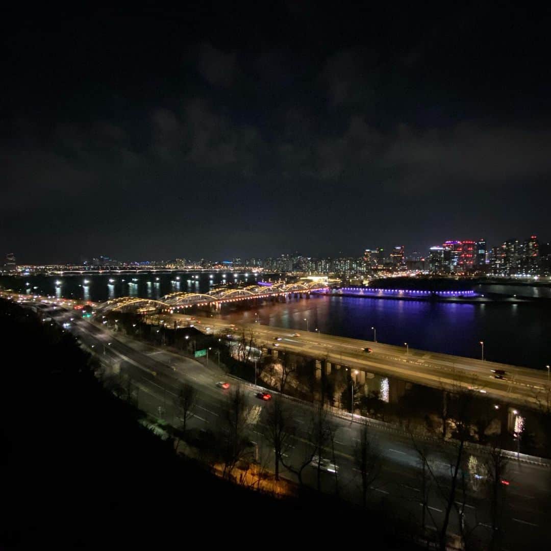 ミンヒョン さんのインスタグラム写真 - (ミンヒョン Instagram)「모든 밤 너에게」1月3日 23時13分 - optimushwang