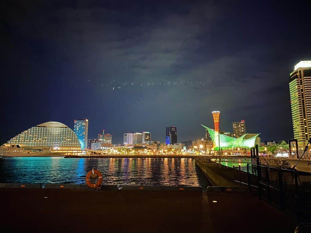 海野ナルのインスタグラム：「綺麗に撮れた…🥺🌙✨ #kobe #神戸　#関西　#兵庫県」