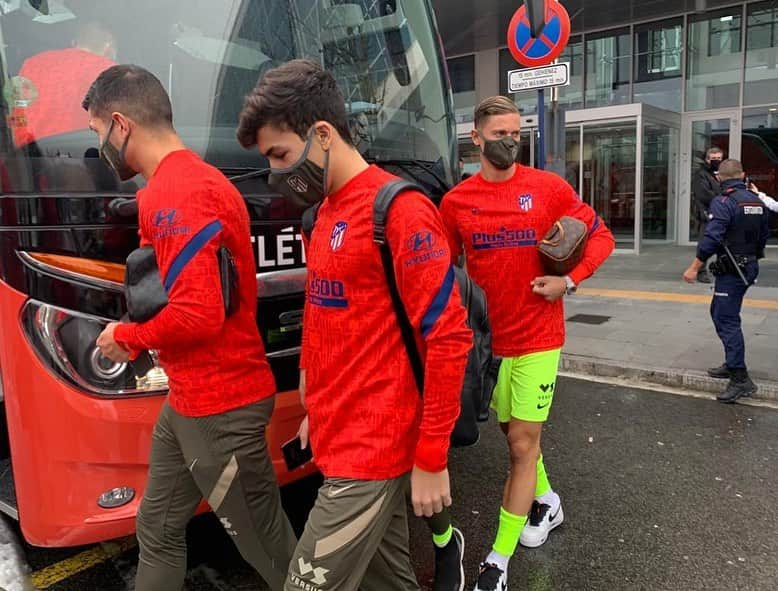 アトレティコ・マドリードさんのインスタグラム写真 - (アトレティコ・マドリードInstagram)「⌛ Cada vez más cerca, el #AlavésAtleti... 🔜   🚌 ¡Nos vamos a Mendizorroza!  🔴⚪ #AúpaAtleti」1月3日 23時23分 - atleticodemadrid