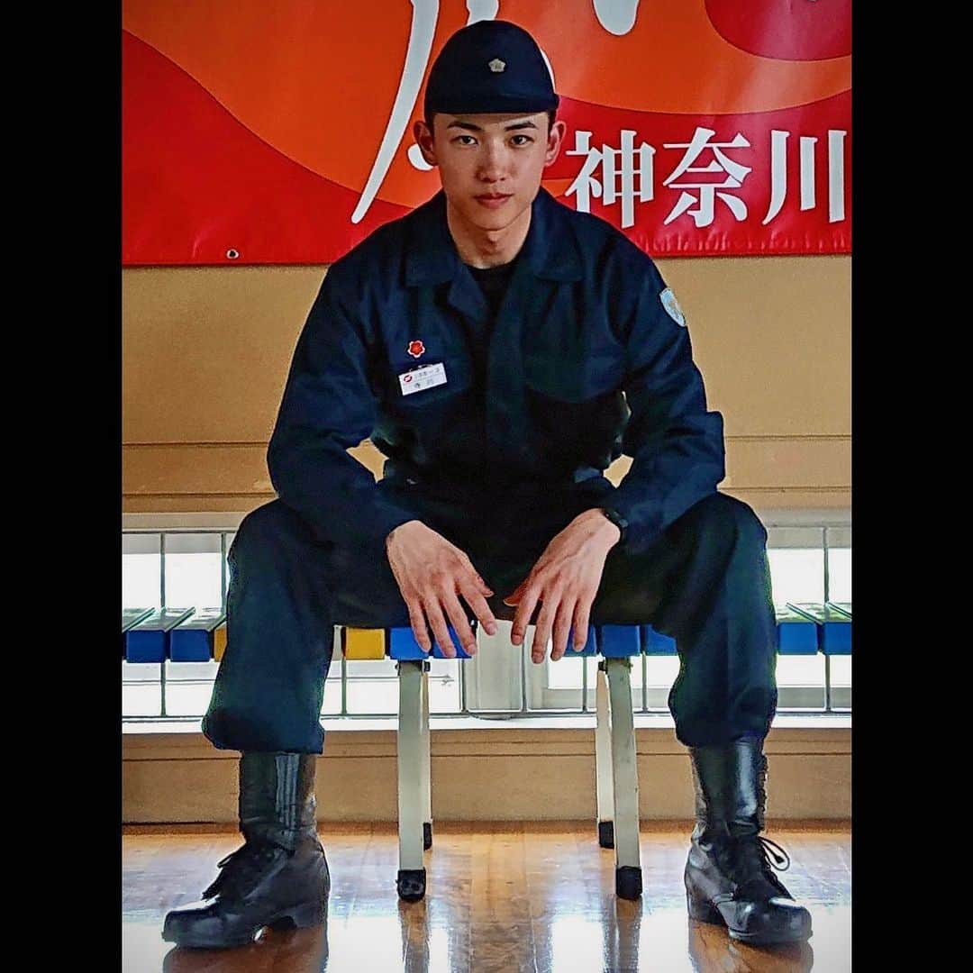 工藤大貴のインスタグラム：「教場II前編皆さん観ましたか？ 僕自身は教場IIには出演していませんが、 198期の卒業生として懐かしみながら観ていました。  僕ら198期の生徒にとっては 中々衝撃的でキツい回となりました。 涙を我慢できませんでした。  明日の後編も楽しみに待ちましょう！！  #教場 #教場ⅱ #木村拓哉 さん#風間公親 #風間教官 #警察 #フジテレビ #ドラマ #俳優 #工藤大貴」