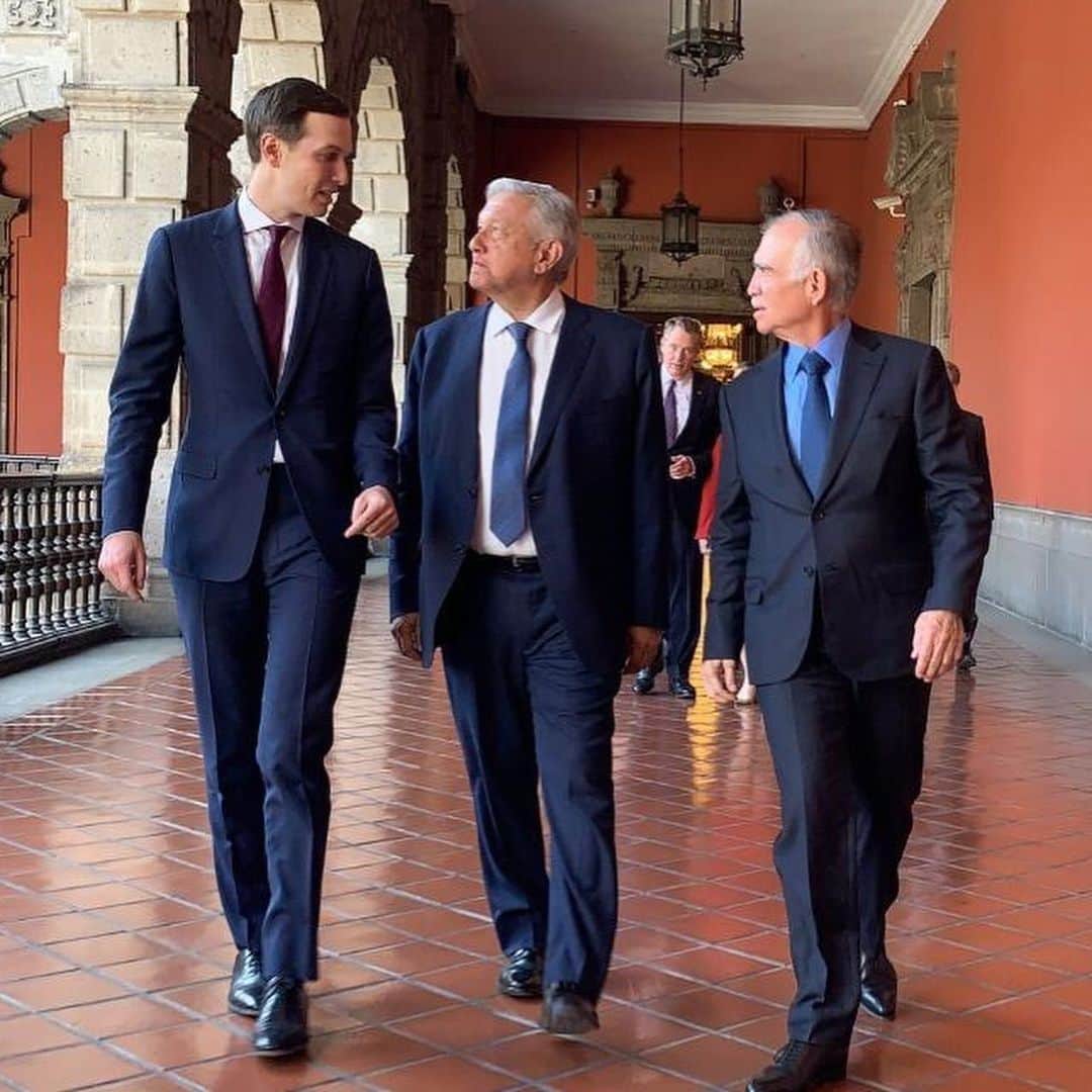イヴァンカ・トランプのインスタグラム：「#BTS flashback 📷 : Jared and Bob Lighthizer negotiating ⁦‪ground breaking USMCA trade agreement in Mexico with President Obrador ⁦‪@lopezobrador_‬⁩ 🇺🇸 🇲🇽 🇨🇦  No president has fought harder for American workers than ⁦‪@realDonaldTrump‬⁩ !」