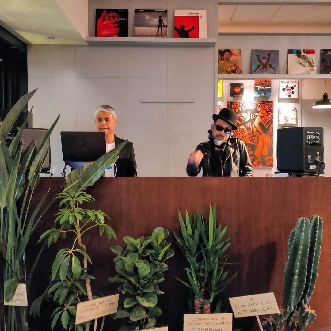 沖野修也のインスタグラム：「#theroomcoffeeandbar #mondogrosso #shinichiosawa #kyotojazzmassive #shuyaokino」