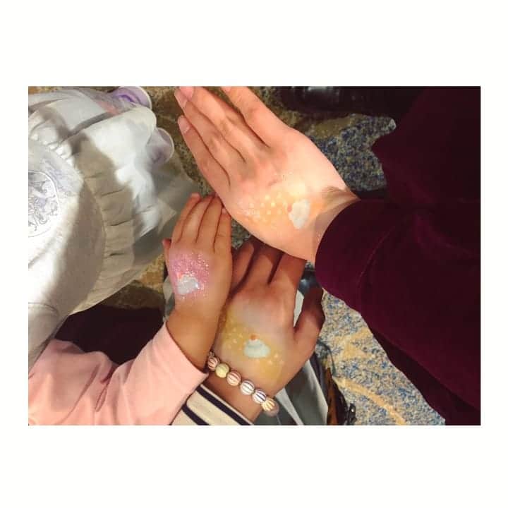 近藤笑菜のインスタグラム：「姪っこ姉と共に、おもちペイントをしてもらい。おもちーず誕生なお正月🎍」