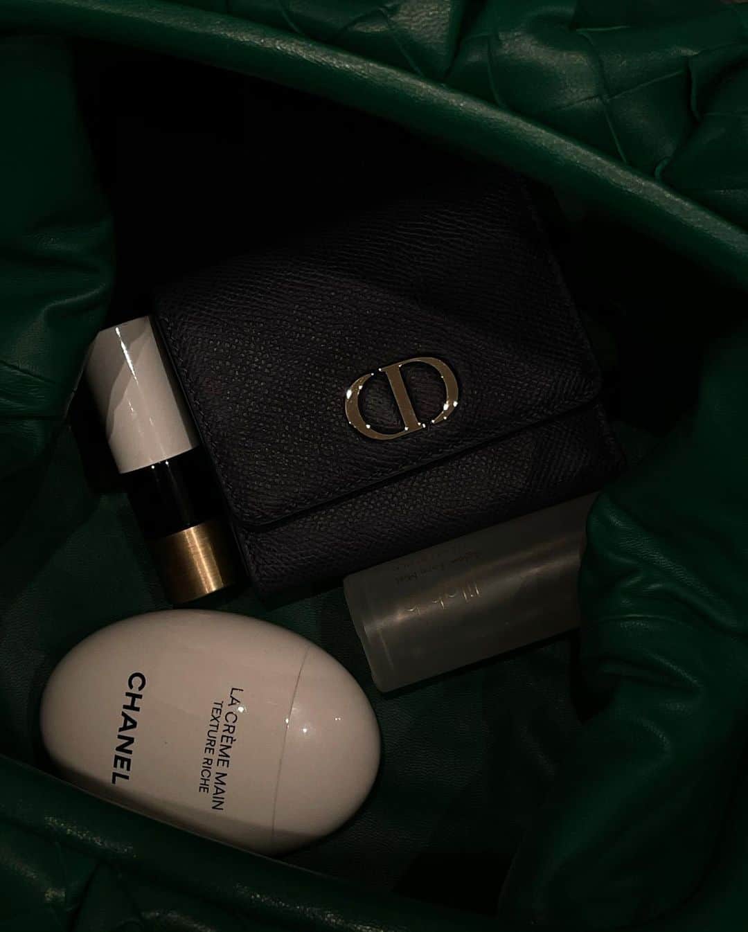 Mathilde Goehlerのインスタグラム：「Keeping it simple 💚」