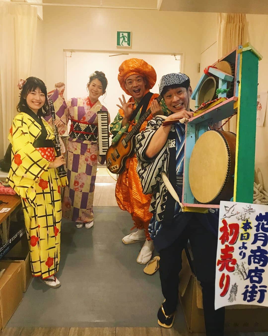 服部ひで子のインスタグラム：「🎍よしもと新喜劇お正月SP🎍 『戦え！アドベンチャーズ』  関西のみの 放送でしたが、  見てくださった皆様、ありがとうございました(〃´▽`)♪  お正月にお着物って、 風情があって良いですね😉✨  #吉本新喜劇 #よしもと新喜劇 #新喜劇 #森田展義 兄さん #伊丹祐貴 くん #鮫島幸恵 ちゃん  #服部ひで子」