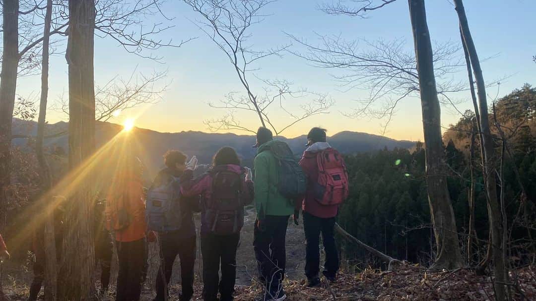 アイク・B・ヌワラのインスタグラム：「このメンバーで年末年始に山頂からの初日の出ロケ。番組詳細分かり次第公開や！  #筋肉痛 #筋肉痛 #筋肉痛 #筋肉痛 #筋肉痛 #筋肉痛 #筋肉痛 #筋肉痛 #筋肉痛 #筋肉痛 #筋肉痛 #筋肉痛 #筋肉痛 #筋肉痛 #筋肉痛 #筋肉痛 #筋肉痛 #筋肉痛」