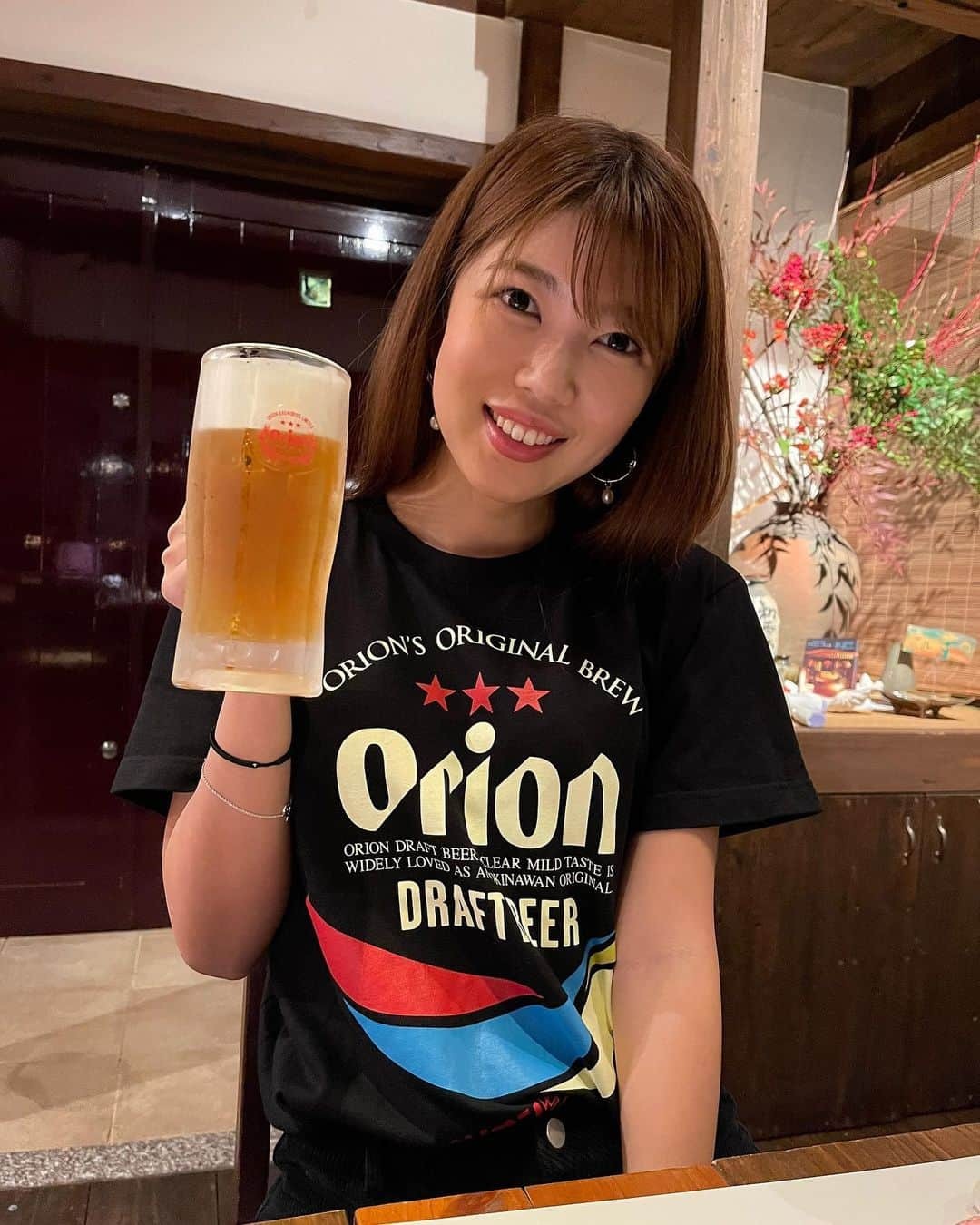 新庄千歳さんのインスタグラム写真 - (新庄千歳Instagram)「オリオンビールTシャツ着たくなるやつ👚笑 カリー！！　沖縄の方言で乾杯🍻らしい❤️ 地元の人しか知らなそうな場所にあるマジュンリッカさんの沖縄料理たちがすごくおいしかった！  This t-shirt is Okinawa beer company’s. when I come to Okinawa I wanna wear to it.」1月3日 23時54分 - chii_in_miami