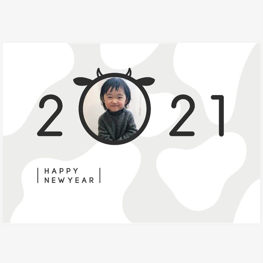 那須久美子のインスタグラム：「明けましておめでとうございます🌄  2020年ご来店頂いた全てのお客様に感謝いたします✨  年始は1月6日(水)からスタートになります✂️  お正月は実家にも帰れなかったので、久々にゴロゴロと有意義な時間を過ごしています✨  2021年更に価値を高めれるよう実りある年にしたいと思います✨  今年もよろしくお願いします✨  #2021 #正月　#丑年」