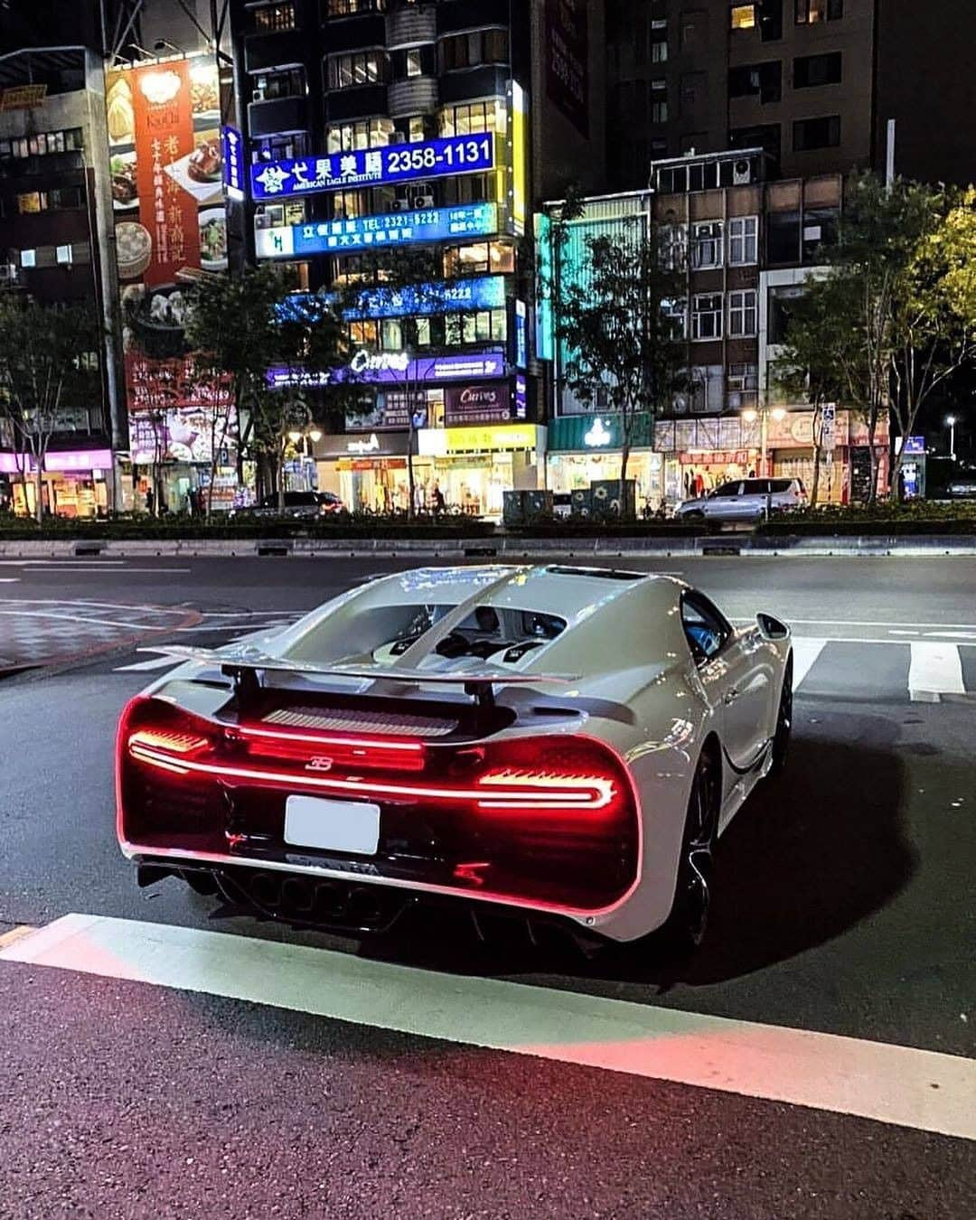 ブガッティさんのインスタグラム写真 - (ブガッティInstagram)「A BUGATTI Chiron Sport spotted in Taipei. It’s always a treat to see our unique cars all over the world.   #BUGATTI #BUGATTIChironSport #CHIRONSport  _  Fuel consumption, l/100km: urban 36.7 / extra-urban 15.8 / combined 23.5; combined CO2 emissions, g/km: 553; efficiency class: G」1月4日 0時00分 - bugatti