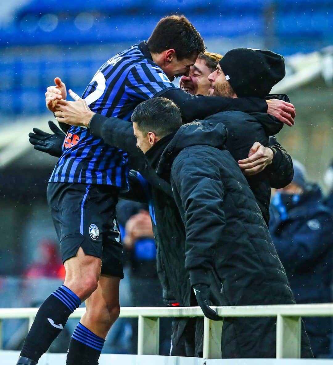 アタランタBCさんのインスタグラム写真 - (アタランタBCInstagram)「GRANDE MATTEOOO!!! 🤩 ⠀ Primo gol in nerazzurro per @pessinamatteo! 🔥 First ⚫️&🔵 goal for #Pessina! ⠀ #AtalantaSassuolo [2-0 HT] #GoAtalantaGo ⚫️🔵 #Atalanta #BergAMO #ForzaAtalanta」1月4日 0時01分 - atalantabc