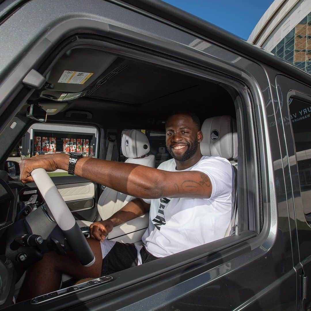 ドレイモンド・グリーンさんのインスタグラム写真 - (ドレイモンド・グリーンInstagram)「Feels so good to be back! Thanks to @mercedesbenzusa for this starting 5. Time to get to work #Dubnation! #MBAmbassador」1月4日 0時06分 - money23green