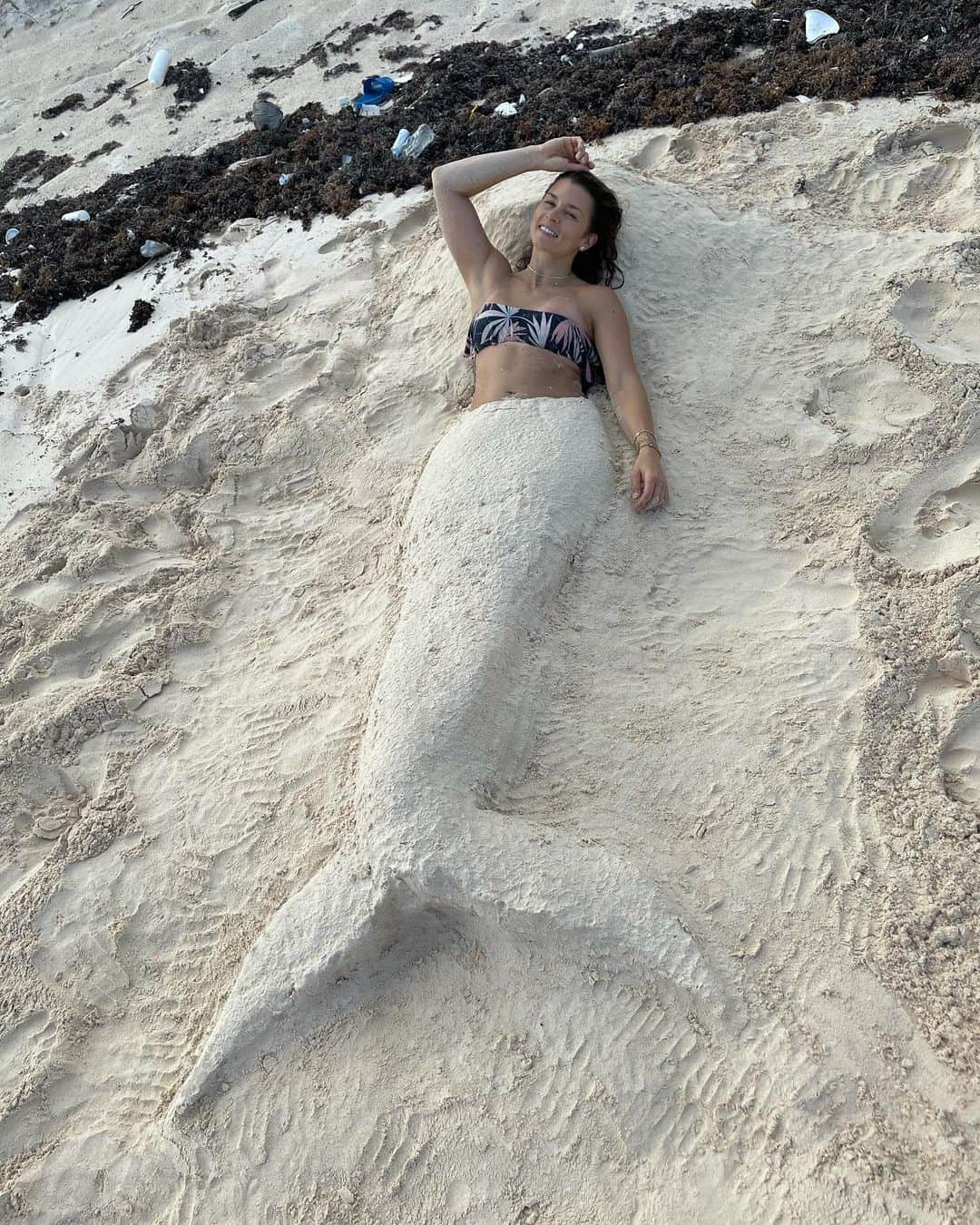 ダニカ・パトリックさんのインスタグラム写真 - (ダニカ・パトリックInstagram)「Been a little busy being a mermaid and yogi lately. I hope the new year brings the good contrast to 2020 that you desire. ❤️」1月4日 0時14分 - danicapatrick