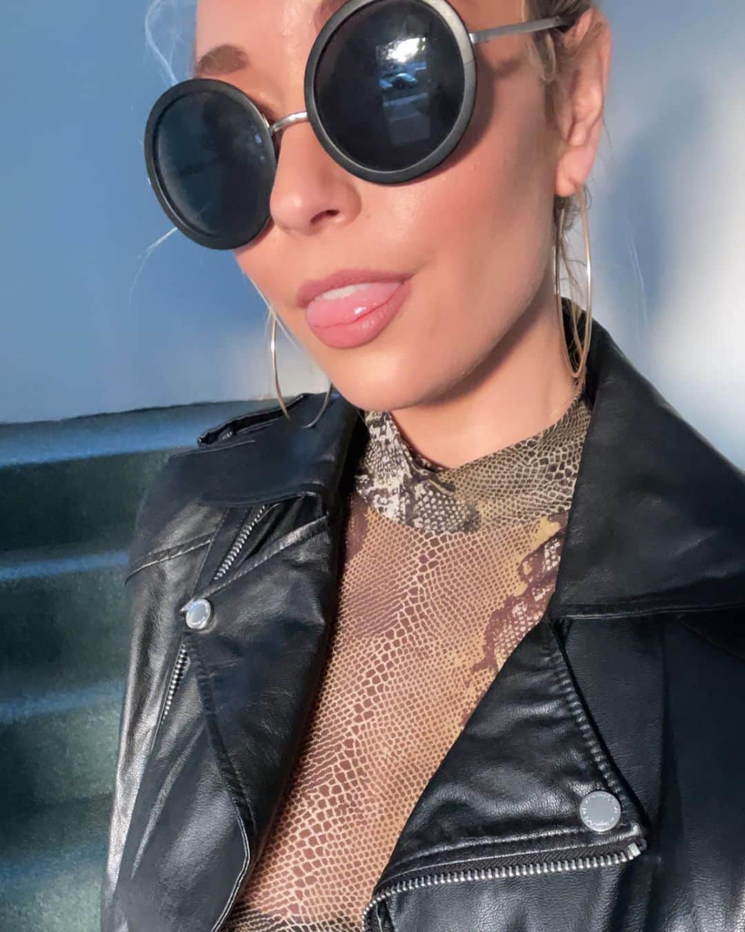 Sydney A Malerのインスタグラム：「NYE was a vibe 😎😋」
