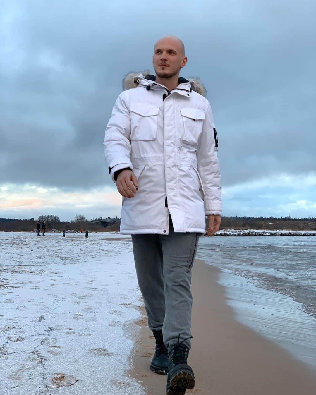ニコライ・モロシュキンのインスタグラム：「Если вы идете туда, куда вас направляет зов сердца, то это по-настоящему верное направление. ❤️🤗」