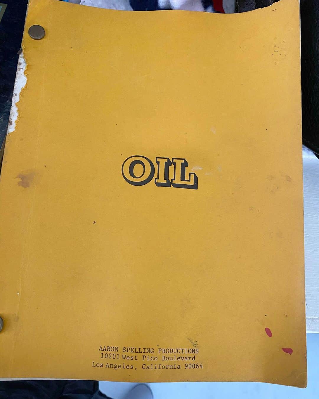 ローラ・ジェームスのインスタグラム：「My Dad’s first script from Dynasty. When it was actually called Oil. Love this🕺🏻🥂 #dynasty」
