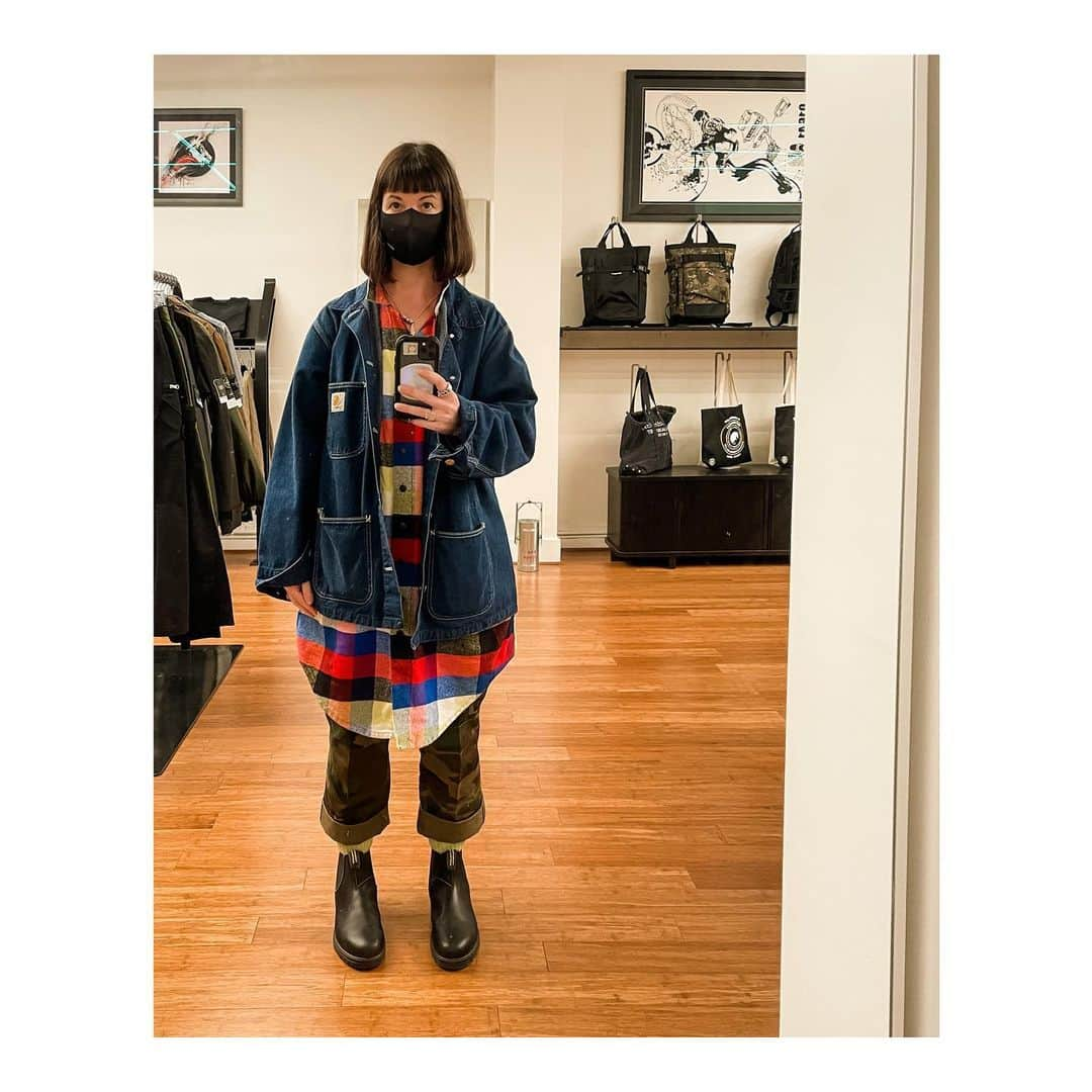 Melissa Santiagoのインスタグラム：「Doctor’s appointment & Darkside from last week. Still obsessed with my @nettlestudios flannel & gentle pattern mixing.」