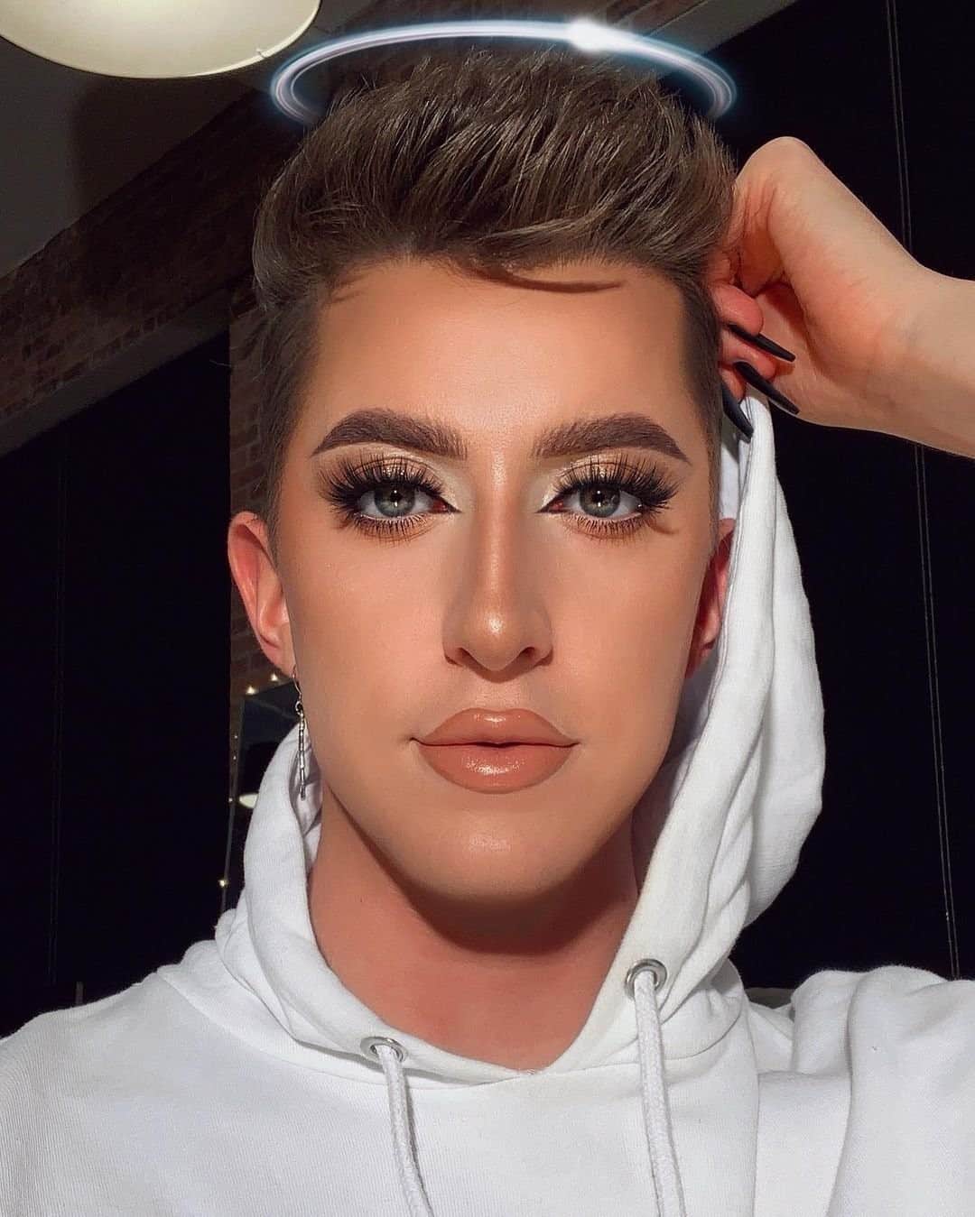 Too Facedのインスタグラム：「THIS LOOK 😍 @omgitsgare adds extreme length and fullness with our Better Than Sex False Lashes style Drama Queen! He tops off his glam with our Better Than Sex Waterproof Mascara and Better Than Sex Eyeliner! #betterthansex #toofacedambassador #toofaced」
