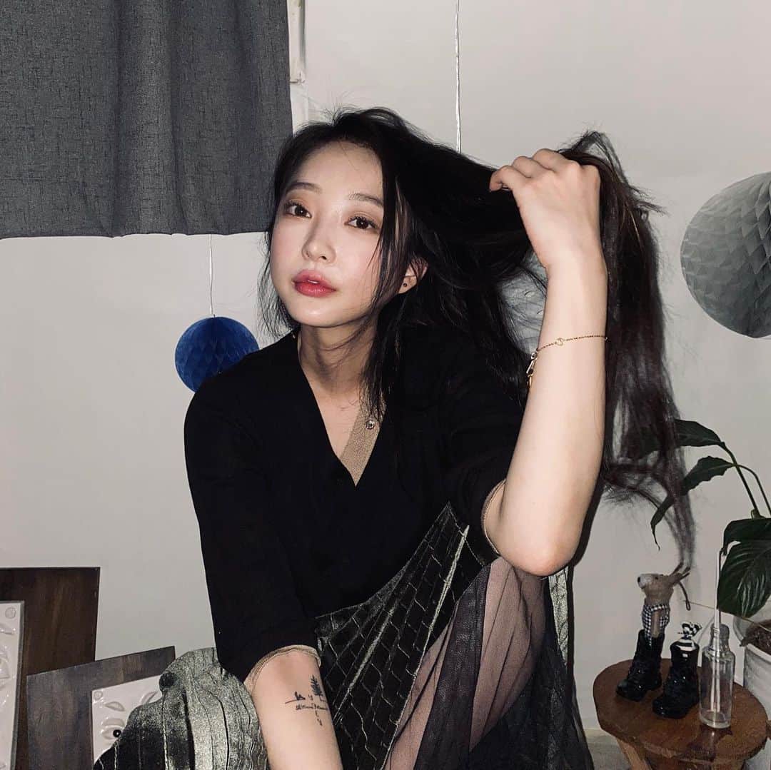 ヘリンのインスタグラム：「😎」