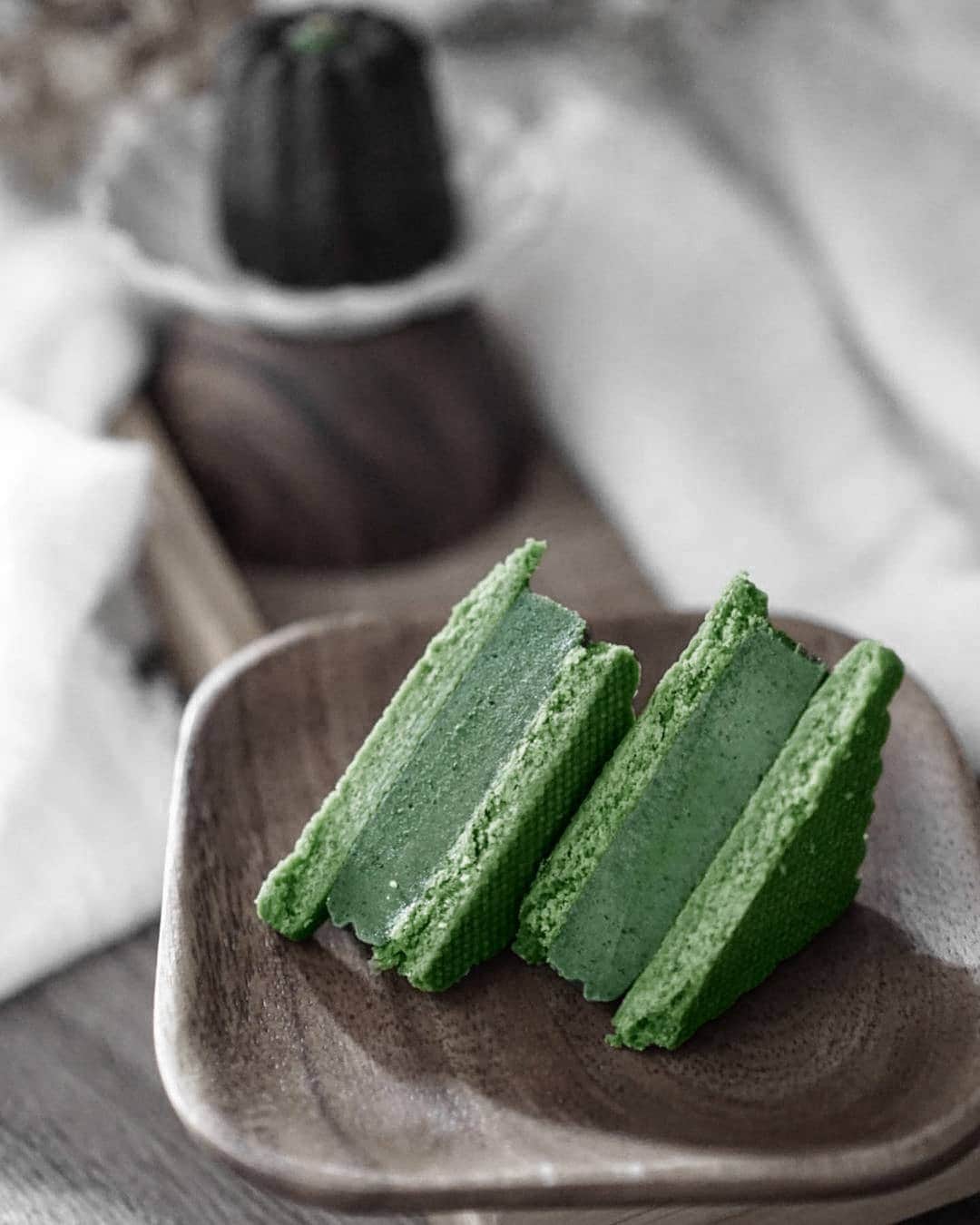 Matchæologist®さんのインスタグラム写真 - (Matchæologist®Instagram)「🎉 Happiness is having #Matcha #SandwichCakes after a long day! 🍰 Raise your hand if you agree! Thanks to @fredadafoodie for sharing with us these beautiful #MatchaTreats! . Adding #Matcha to your culinary creations is a great way to integrate a depth of flavour and a vibrant green colour to your homemade treats! 😋 . Choose @Matchaeologist Midori™ Matcha for your favourite matcha recipes – whether it’s matcha cakes, ice cream, lattes, or cookies! 🍵🌱 . 👉 Click the link in our bio @Matchaeologist to find out more . Matchæologist® #Matchaeologist Matchaeologist.com」1月4日 1時34分 - matchaeologist