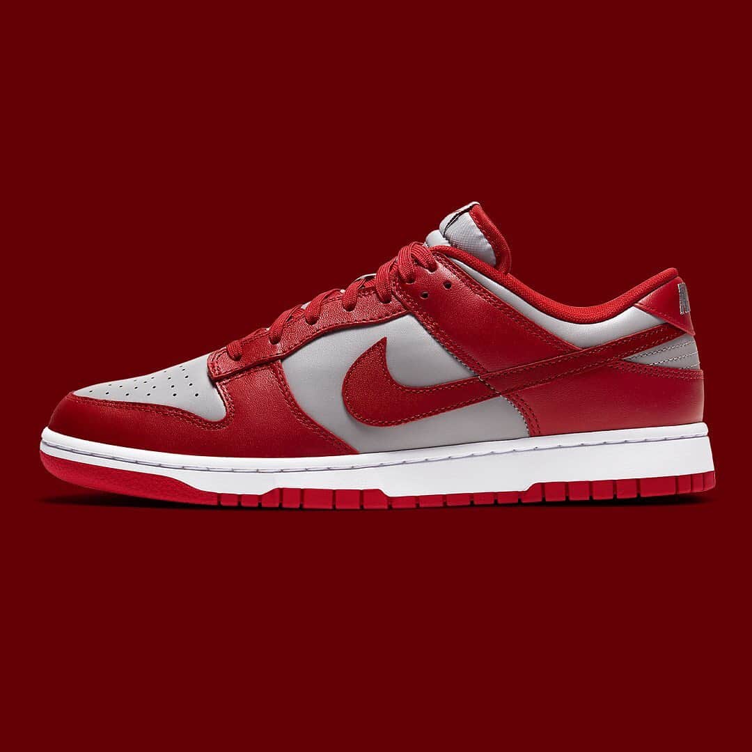 HYPEBEASTさんのインスタグラム写真 - (HYPEBEASTInstagram)「@hypebeastkicks: Take an official look at the upcoming @nike Dunk Low "UNLV." Runnin’ Rebel school colors of “Varsity Red” and “Medium Grey” alternate atop its full leather upper, the former hugs the Swooshes and overlays while the latter pours over the toe boxes, quarter panels, and collars. Additional branding is found via Nike Sportswear logos printed across the tongues while the customary heel “Nike” hits stand out in bright white. Expect these to release on January 14.⁠⠀ Photo: Nike」1月4日 1時44分 - hypebeast