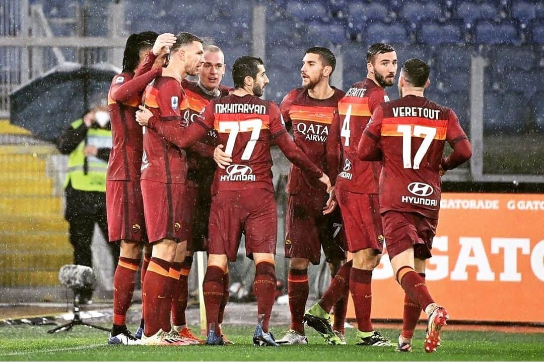 ハビエル・パストーレのインスタグラム：「3 punti 💪 bravi ragazzi 💛❤️」