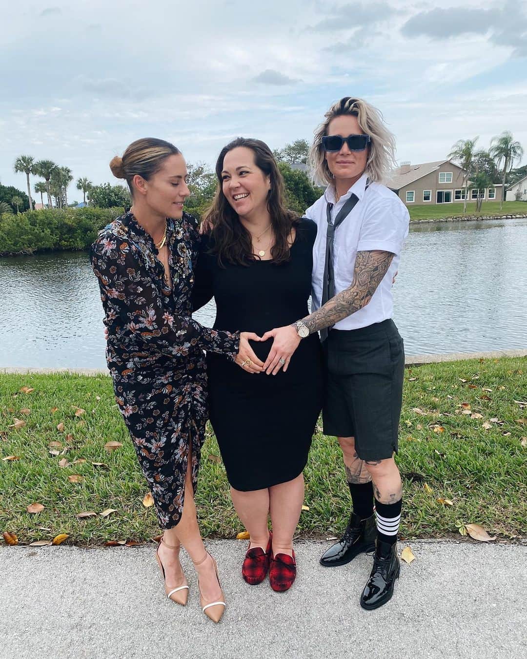 アリ・クリーガーのインスタグラム：「Congrats, @lizzytish24 & @mikewalt2 !! ..I can’t wait to meet our nephew so soon!! 💙🙌🏽🥰」